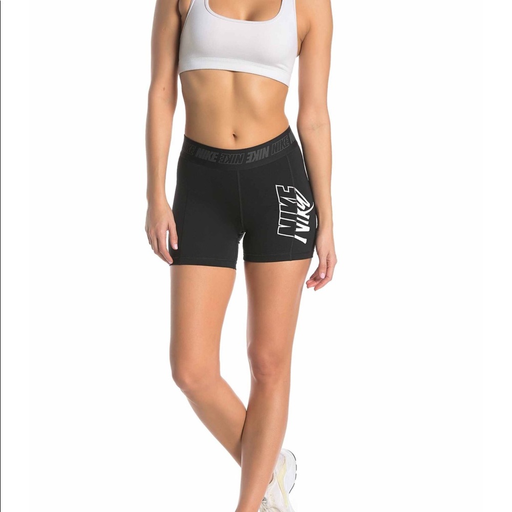 NWT-Nike shorts